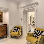 Luxury Flat With Terrace By Historic Center