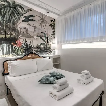 Luxury Flat With Terrace By Historic Center דירה *
