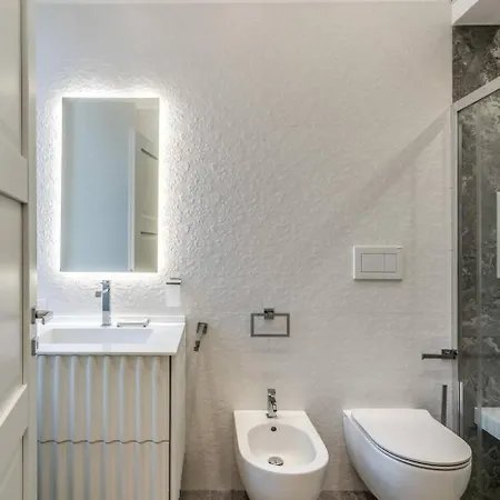 Luxury Flat With Terrace By Historic Center דירה