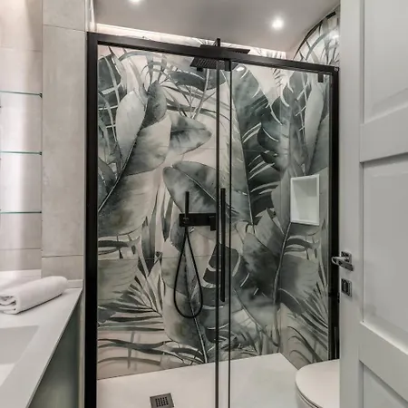 Luxury Flat With Terrace By Historic Center דירה