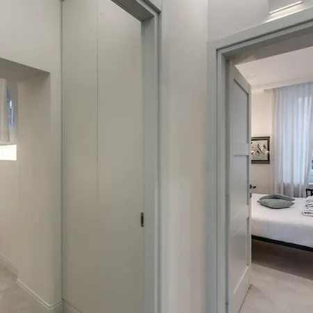 Luxury Flat With Terrace By Historic Center דירה *