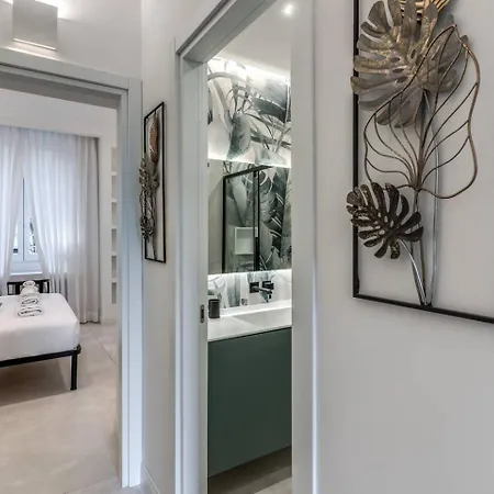 Luxury Flat With Terrace By Historic Center דירה *