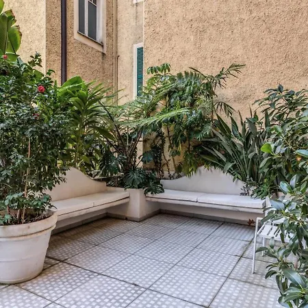 Апартаменты Luxury Flat With Terrace By Historic Center Рим