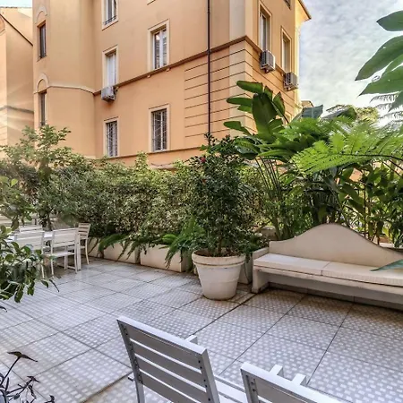 Апартаменты Luxury Flat With Terrace By Historic Center