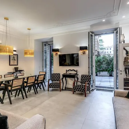 Luxury Flat With Terrace By Historic Center
