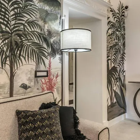 Luxury Flat With Terrace By Historic Center דירה