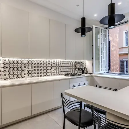 Luxury Flat With Terrace By Historic Center דירה *