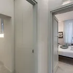 Luxury Flat With Terrace By Historic Center 아파트 *