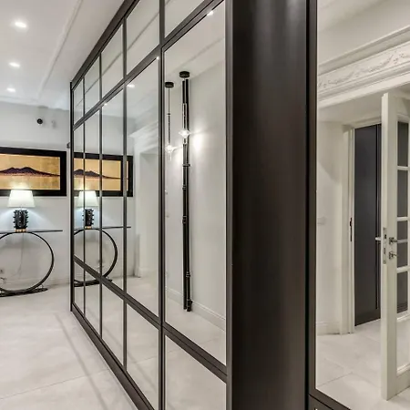 아파트 Luxury Flat With Terrace By Historic Center
